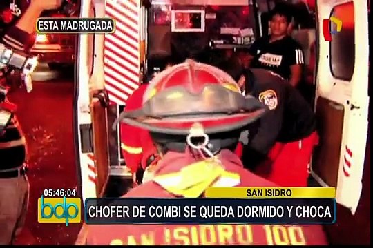 Chófer de combi se queda dormido y choca en San Isidro