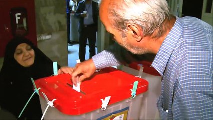 تواصل التصويت بانتخابات إيران وخامنئي يوصي بالأصلح