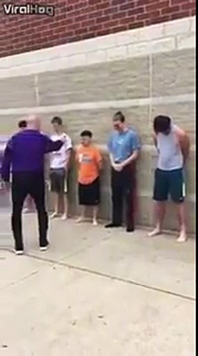 Вони хотіли піти на мітинг проти Трампа