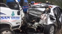 Akseki Kamyonetle Otomobil Çarpıştı 2 Ölü, 3 Yaralı