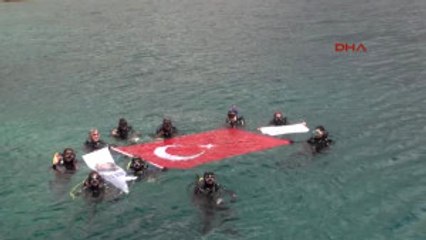 Demre Bayramı Sualtında Kutladılar