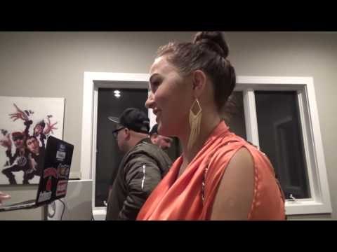 At the home of top comedian Russell Peters - EsNews Boxing