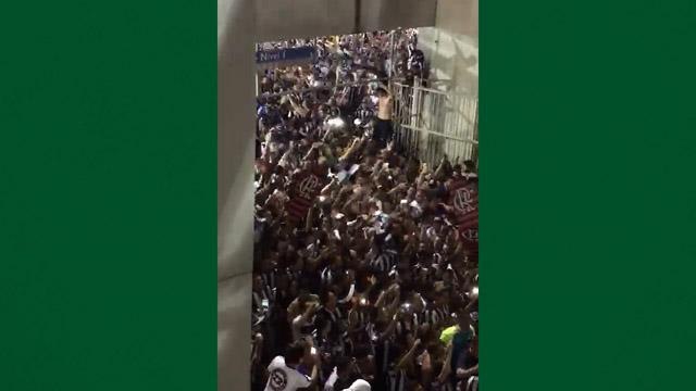 Torcida do Botafogo provoca o Flamengo com música após classificação na Liberta