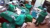Un chirurgien frappe une infirmière en pleine intervention