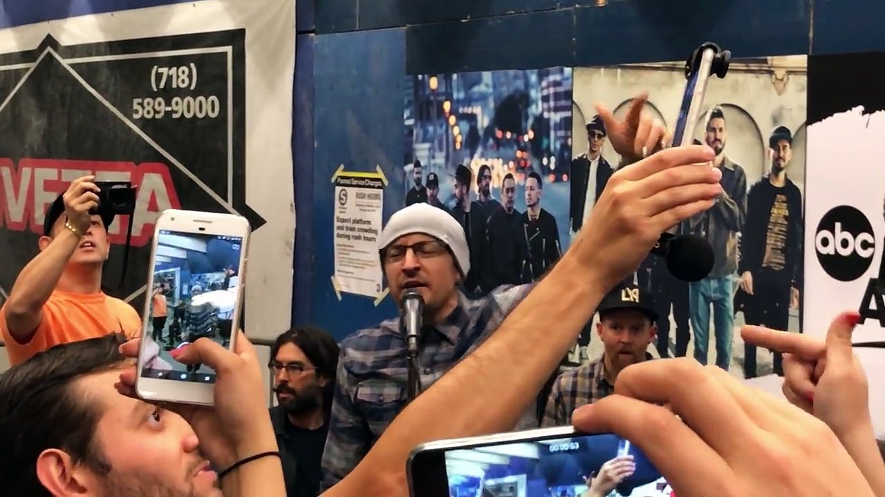 Performances inattendu du groupe Linkin Park dans le métro de New York