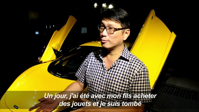 A Singapour, un distributeur automatique de voitures de luxe