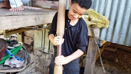 See How Rice is Treshed, The Traditional Way - Pounding Rice is Fun 2/4