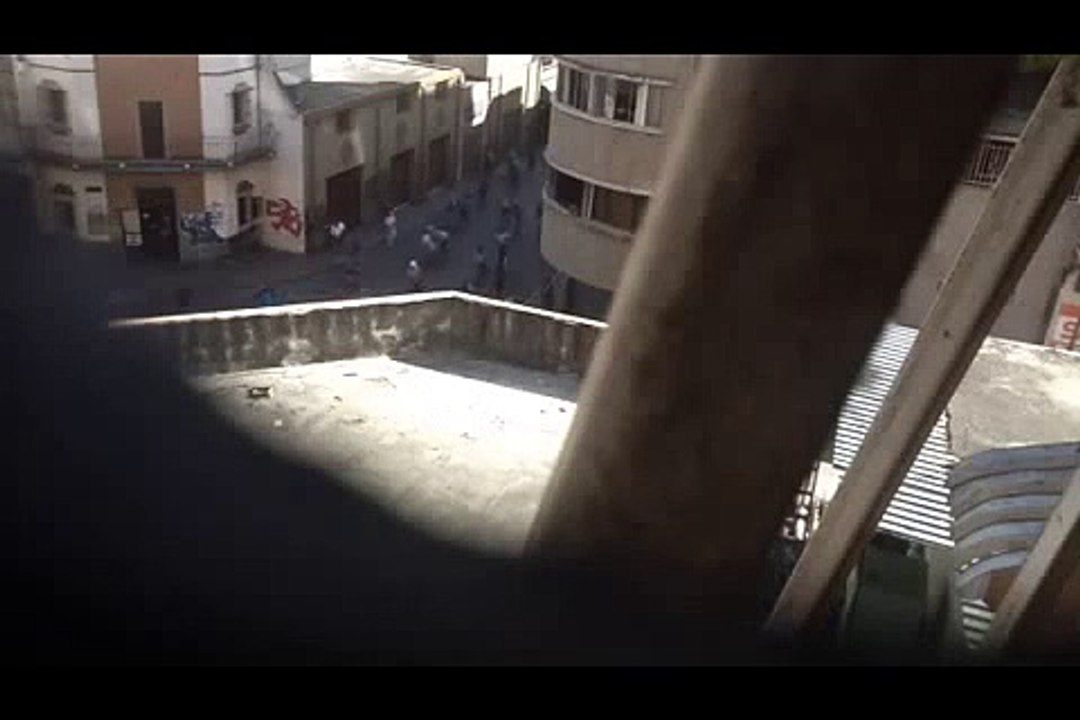 Polícia Comunista da Venezuelana é filmada atirando em jovem na cidade de Caracas
