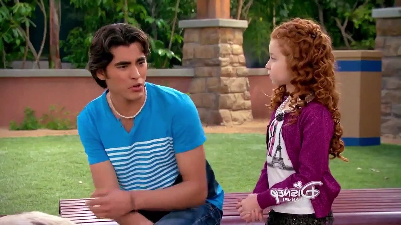 Dog With A Blog - S03 E7 Avery Makes Over Max