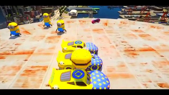 Миньоны и Молнии Маквин езда по гоноченой трассе , интересный мультик игра для детей