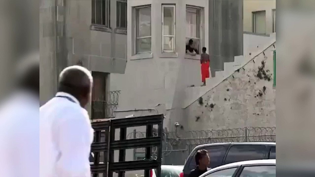 Un homme tente de s'évader juste pour pouvoir fumer une cigarette !