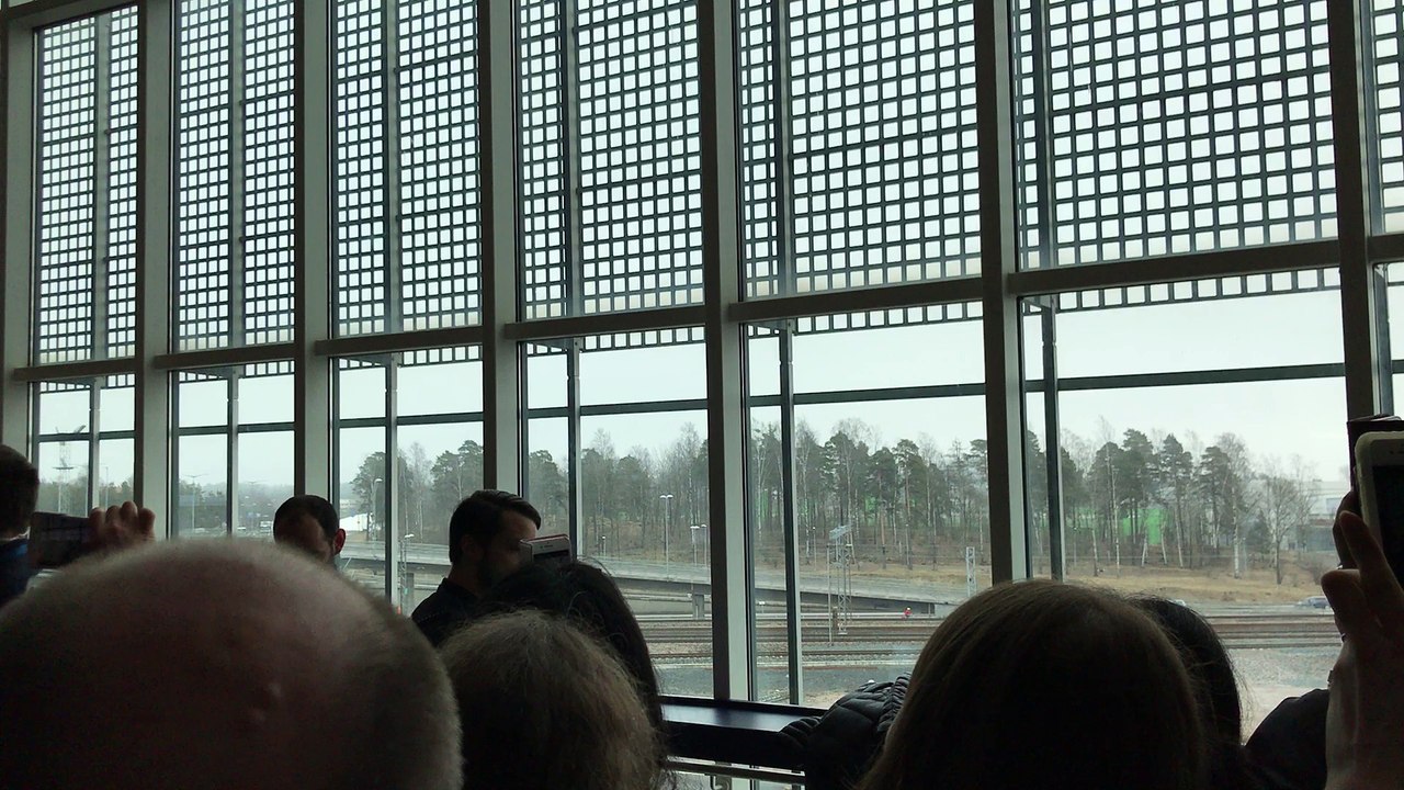 2017-04-02 WC Helsinki - Yuzuru Hanyu Leaving the Small Medal Ceremonys