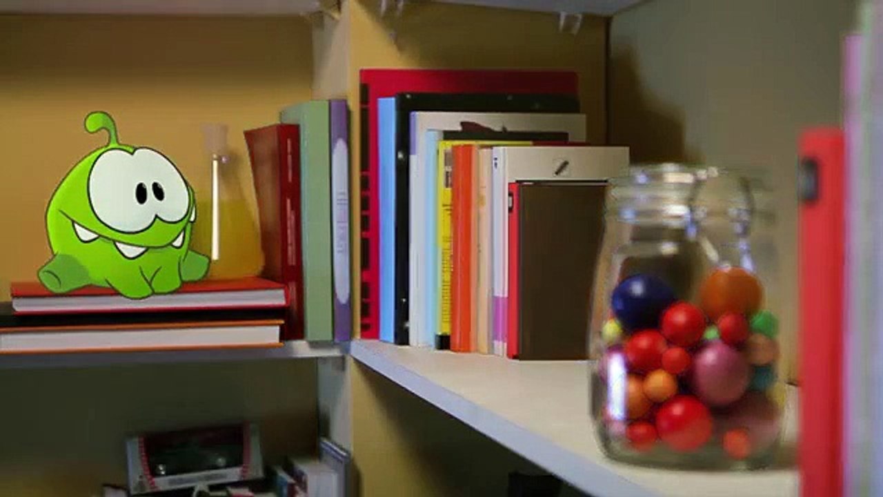 Learning colors with Om Nom - Candy Can