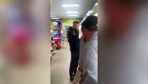 ¡Hombre borracho se pelea con su propio reflejo