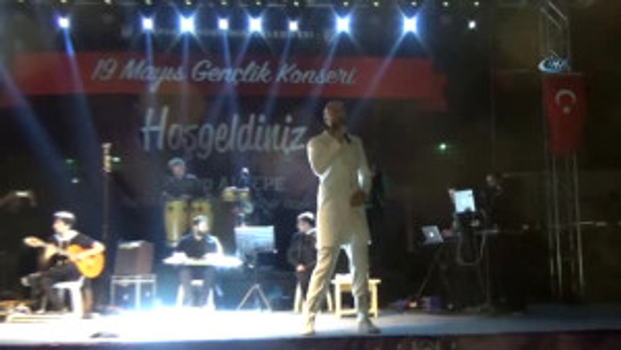 19 Mayıs Gençlik Bayramında Soner Sarıkabadayı Gençleri Coşturdu