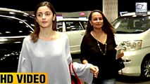 Alia Bhatt CUTELY Takes Care Of Her Mom Soni Razdan At The Airport | LehrenTV
