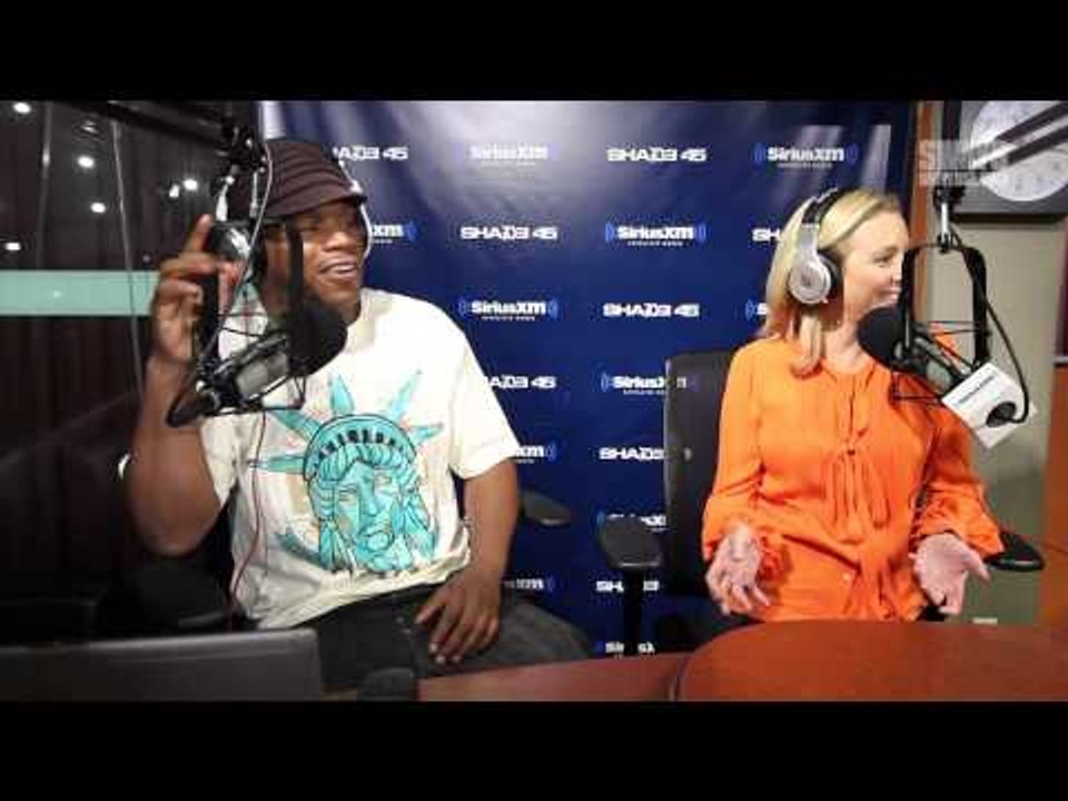 Lisa Kudrow and Sway Act out a "Therapy Session...