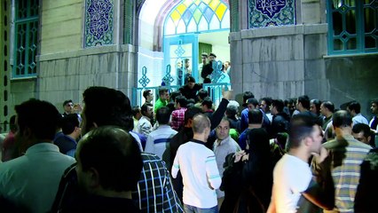 Candidato moderado Rohani encabeza masiva elección en Irán