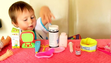 Creative Kid doctor with her medical set_07