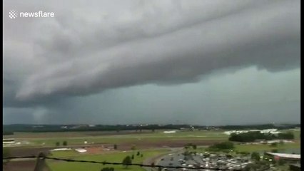 Huge "apocalyptic" shelf cloud hangs over Missouri