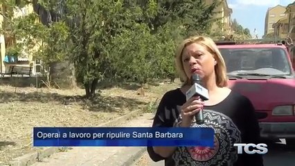 Operai a lavoro per ripulire Santa Barbara