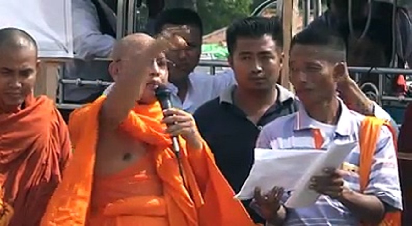 သာသနာေရး၀န္ႀကီး သူရဦးေအာင္ကုိအား ကန္႔ကြက္ဆႏၵျပ (႐ုပ္သံ)
