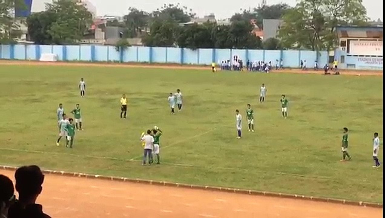 Class Between Fans & Player