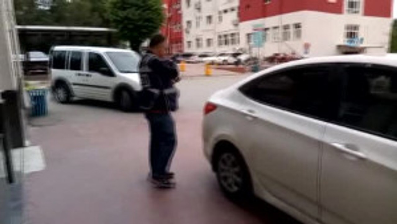 Kaçırmaya Çalıştıkları Kız Karateci Çıkınca Dayak Yediler