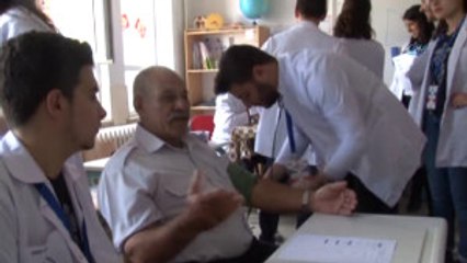 Yüzlerce Tıp Öğrencisi Hastaneyi Köye Taşıdı