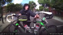 Un cycliste essaie de voler un vélo accroché à une voiture (Londres)