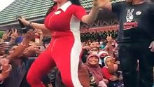 Dewi persik bergoyang