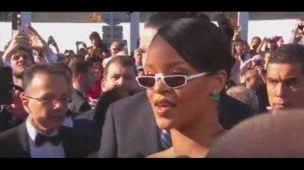 Festival de Cannes 2017 : Rihanna met un énorme vent à un journaliste (vidéo)