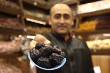 Hurma Tezgahtaki Yerini Aldı