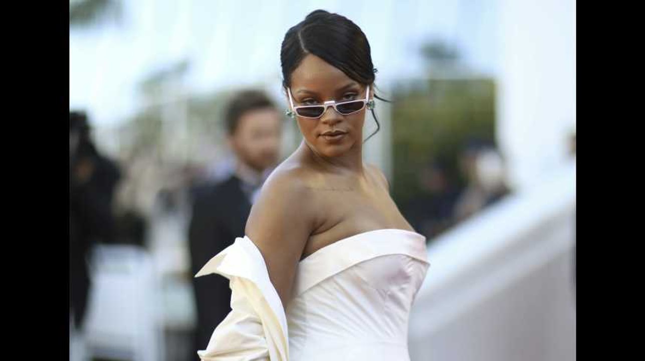 Festival de Cannes 2017 : Rihanna met le feu au tapis rouge ! (Vidéo)