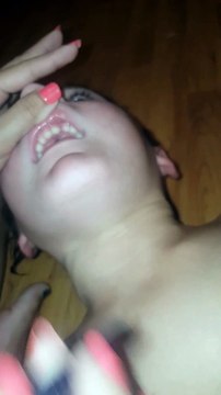 Cette maman va retirer 27 ongles des gencives de son fils... Toujours envie de te ronger les ongles?