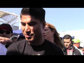 MIKEY GARCIA ALWAYS has time for fans!!!! security try to take him away EsNews Boxing