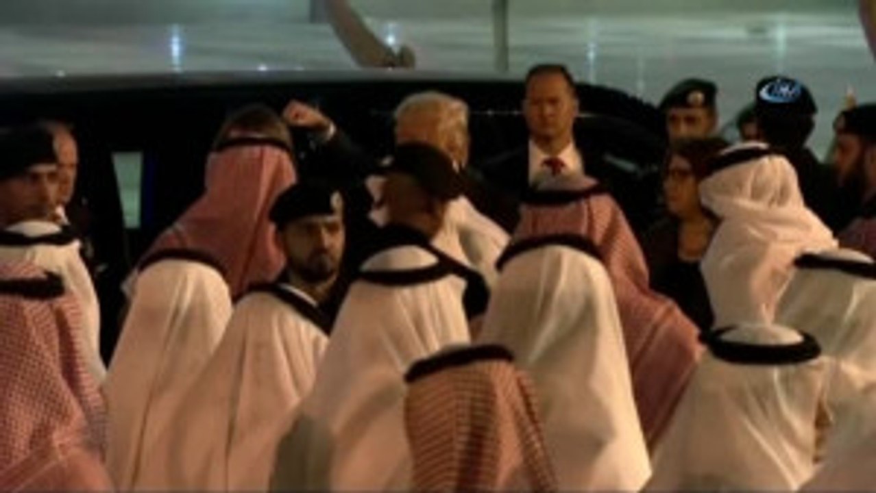Trump, Suudi Arabistan'da Geleneksel Kılıç Dansına Katıldı