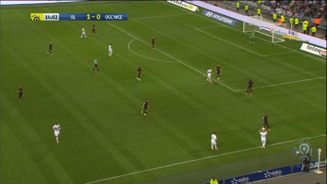 Lyon goalkeeper makes howler