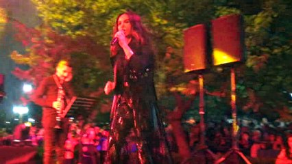 Çilek güzeli seçildi, rakiplerine gönderme yapmayı ihmal etmedi