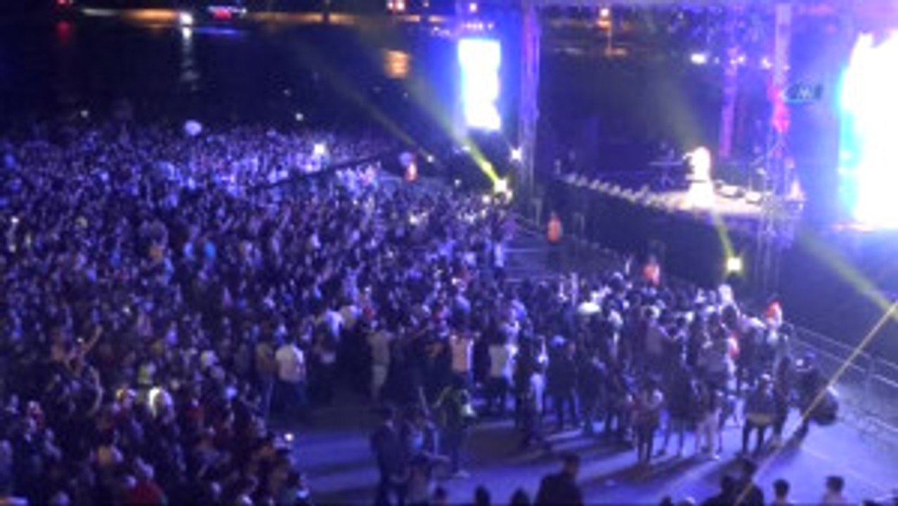 Candan Erçetin, Alanya'da Hayranlarıyla Buluştu