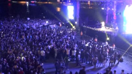 Candan Erçetin, Alanya'da Hayranlarıyla Buluştu