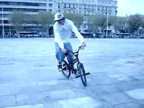 tentative d'hitchicker par micka sur mon bike!