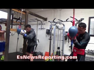 FUTURE WORLD CHAMPS DANIEL VALDIVIA & HUGO CENTENO GRINDING IT OUT!!! - EsNews Boxing