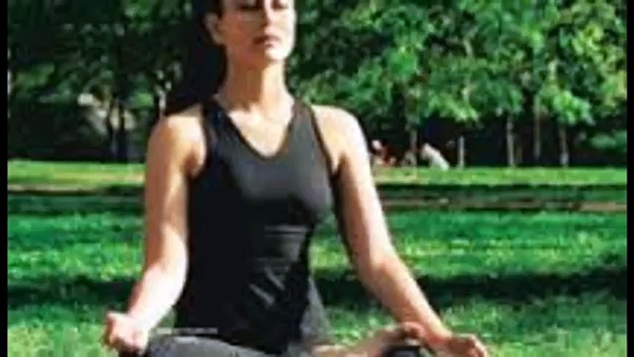 Kareena Kapoor Fitness Routine  Post Pregnancy Workout  Yoga For Weight Loss  Taimur Ali Khan - 2017