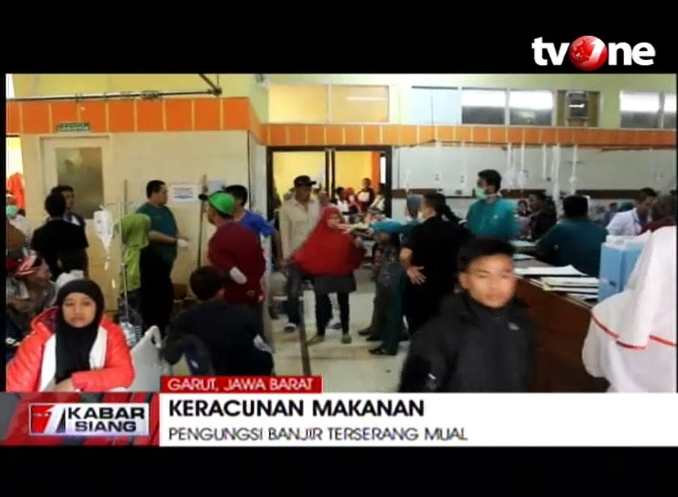 Ratusan Korban Banjir Garut Keracunan Makanan