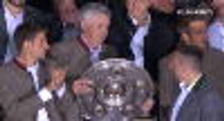 Bayern celebrate title with fans in Munich