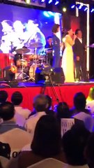 nói chuyện với Chế Linh nhưng PHi Nhung luôn Mạnh Quỳnh