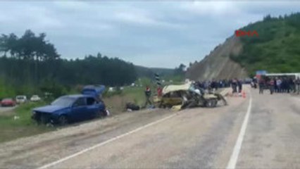 Bursa'da Yolcu Midibüsü Ile Otomobil Çarpıştı: 3 Ölü 11 Yaralı