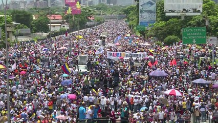 أكثر من 200 ألف متظاهر ضد مادورو