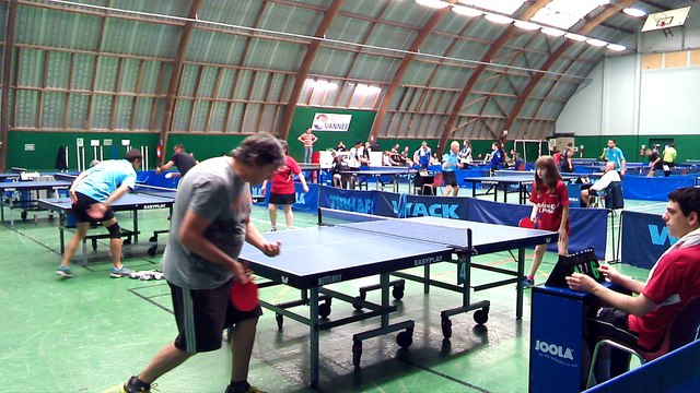 Didier fait des misères aux p'tites filles...